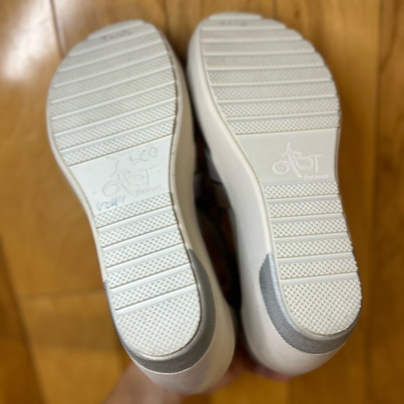 OTBT Teresa Leather Women's Silver Pewter Wedge Sandals - Picture 10 of 11